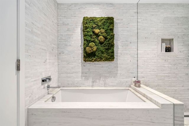 888 W E 2405, San Diego, CA 92101