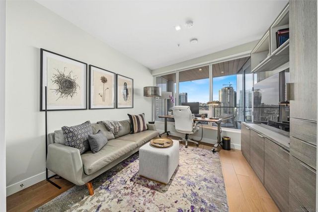 888 W E 2405, San Diego, CA 92101