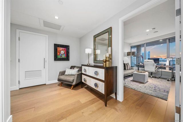 888 W E 2405, San Diego, CA 92101