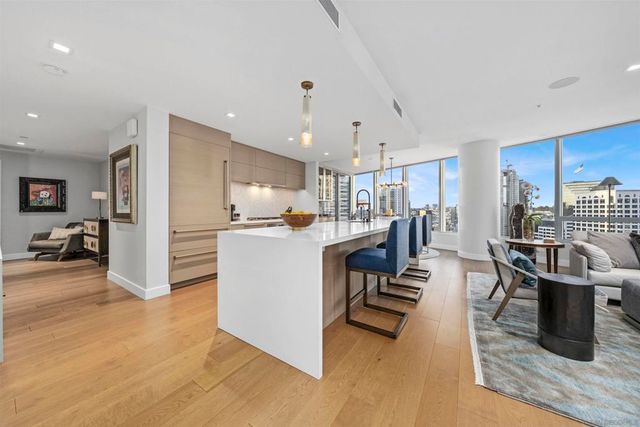 888 W E 2405, San Diego, CA 92101