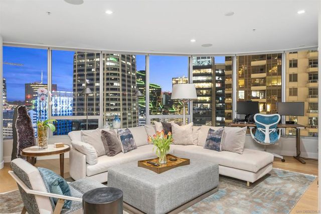 888 W E 2405, San Diego, CA 92101