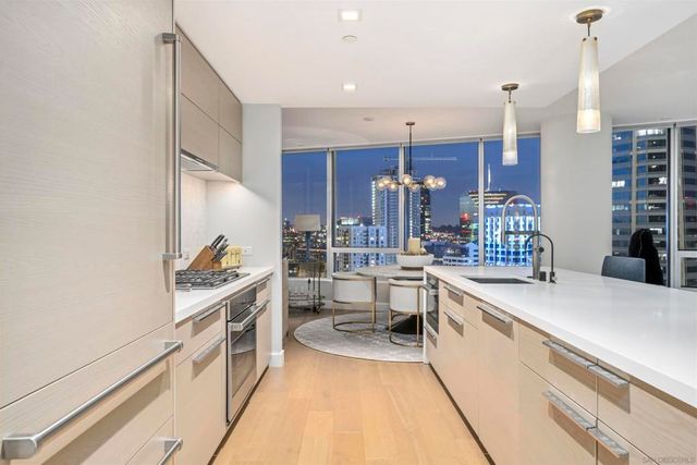 888 W E 2405, San Diego, CA 92101