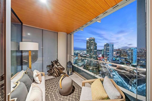 888 W E 2405, San Diego, CA 92101