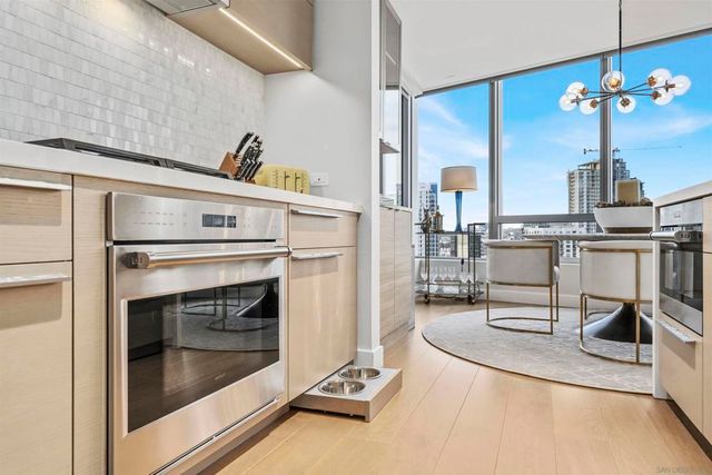 888 W E 2405, San Diego, CA 92101