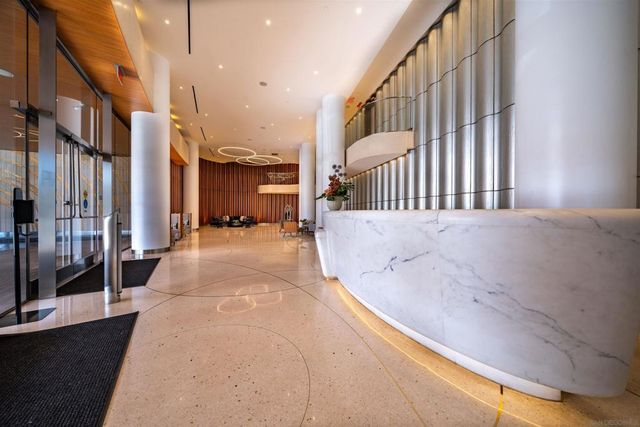 888 W E 2405, San Diego, CA 92101