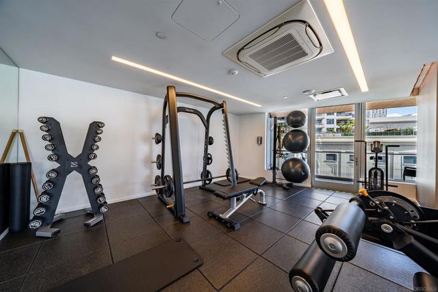 888 W E 2405, San Diego, CA 92101