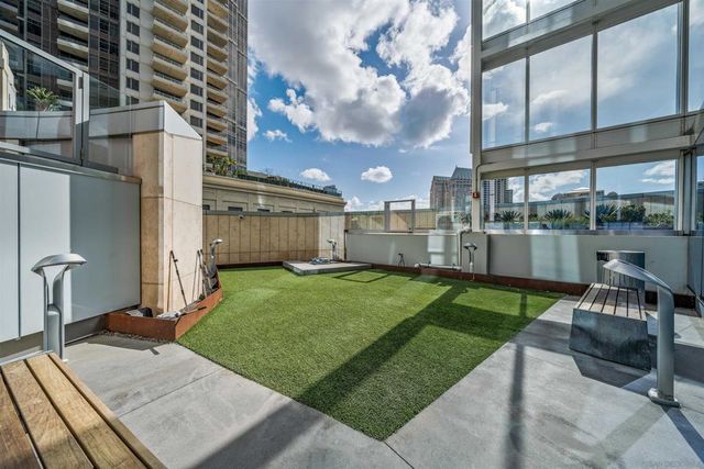 888 W E 2405, San Diego, CA 92101