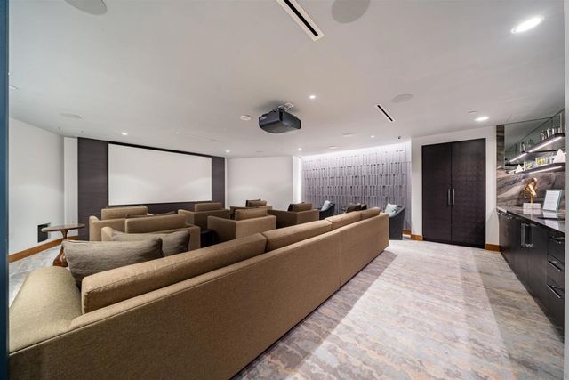 888 W E 2405, San Diego, CA 92101