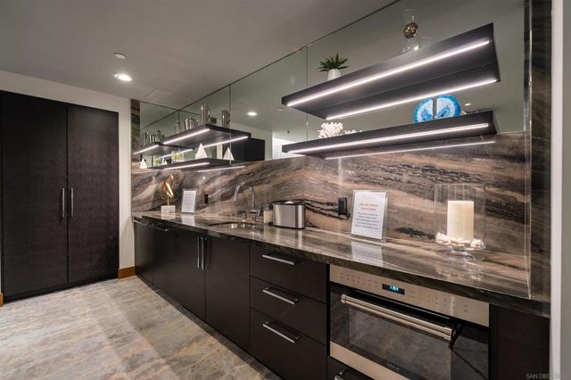 888 W E 2405, San Diego, CA 92101