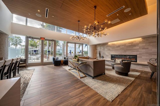 888 W E 2405, San Diego, CA 92101