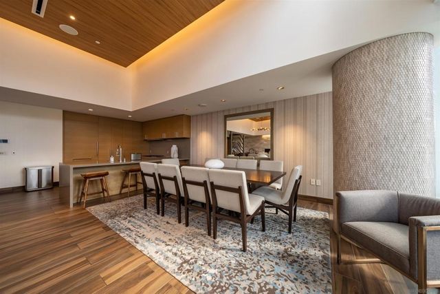 888 W E 2405, San Diego, CA 92101