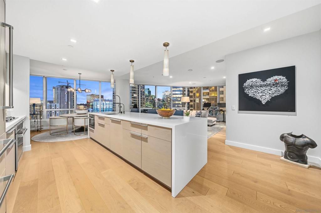 888 W E 2405, San Diego, CA 92101