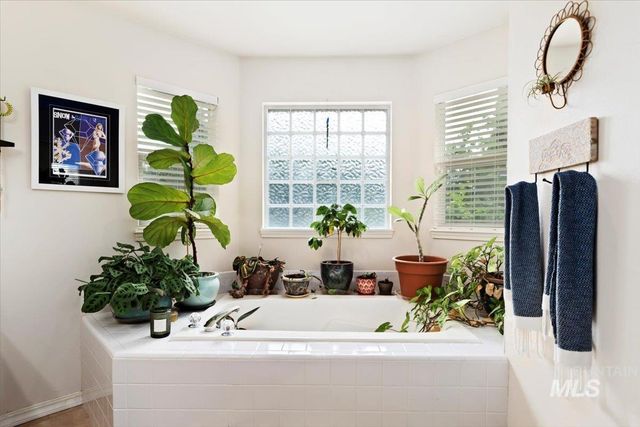 1874 N Heath Ave, Boise, ID 83713