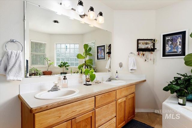 1874 N Heath Ave, Boise, ID 83713