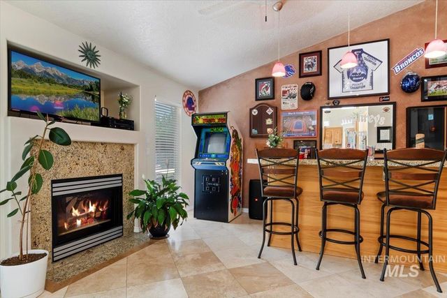 1874 N Heath Ave, Boise, ID 83713