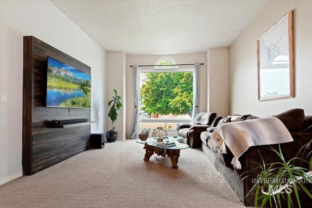 1874 N Heath Ave, Boise, ID 83713