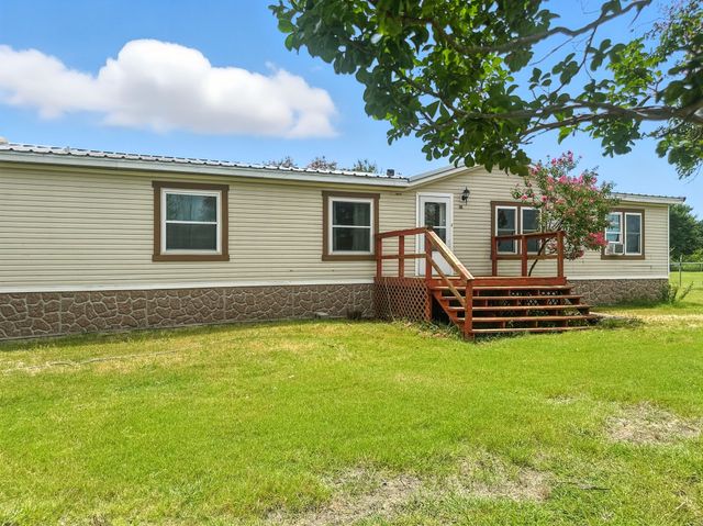 978 Old Church Road, Waxahachie, TX 75165