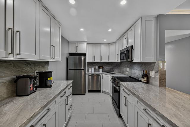 300 NE 19th Court 104n, Wilton Manors, FL 33305