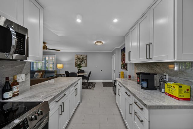 300 NE 19th Court 104n, Wilton Manors, FL 33305