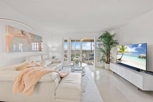 2202 S Cypress Bend Dr 606, Pompano Beach, FL 33069