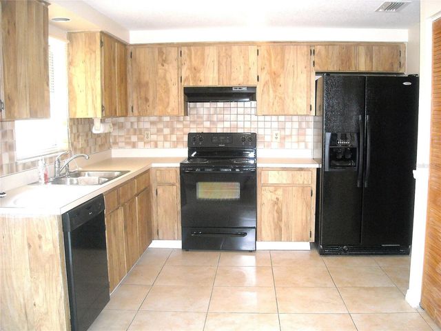 2806 BURR OAK DRIVE, Tampa, FL 33618