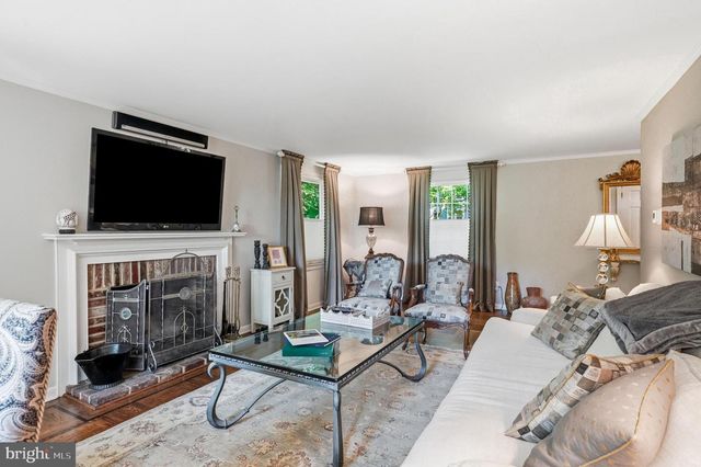 210 E MAIN ST, Moorestown, NJ 08057
