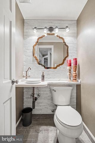 210 E MAIN ST, Moorestown, NJ 08057