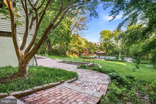 210 E MAIN ST, Moorestown, NJ 08057