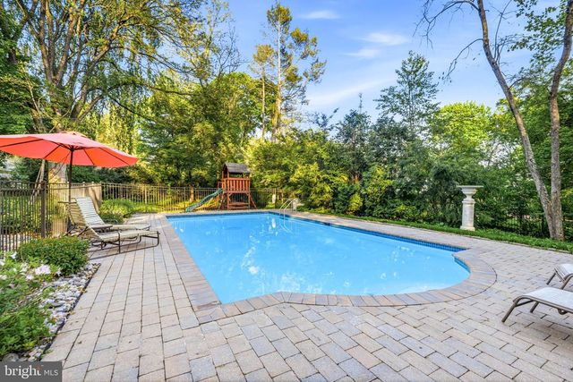 210 E MAIN ST, Moorestown, NJ 08057