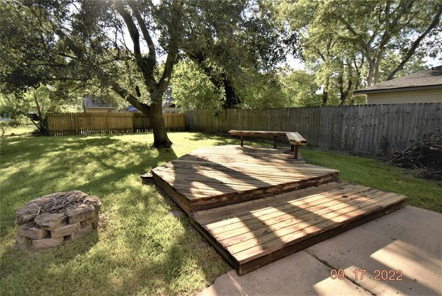 1911 Westlake Road, Houston, TX 77062