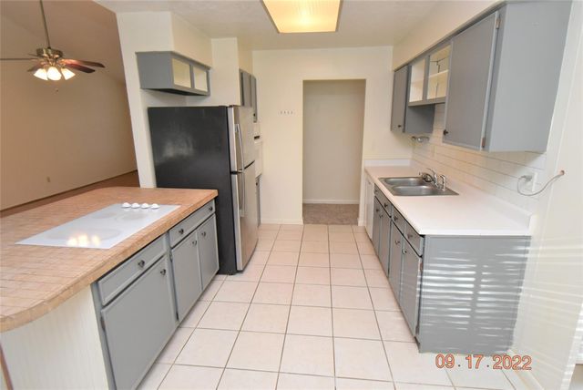 1911 Westlake Road, Houston, TX 77062