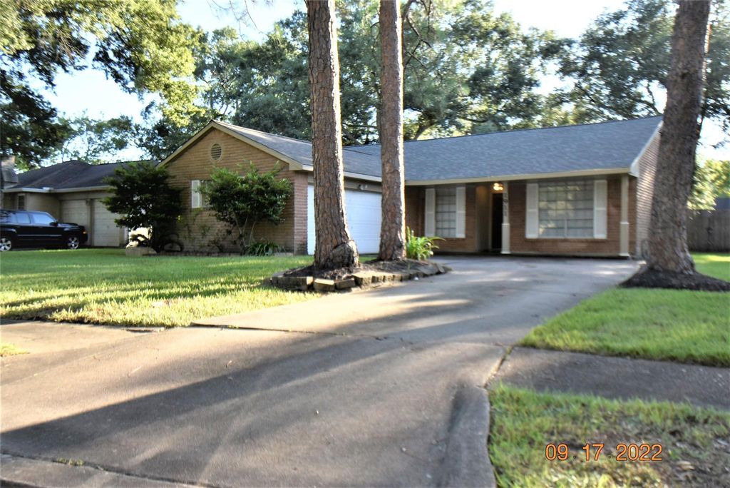 1911 Westlake Road, Houston, TX 77062