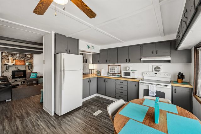 204 Eastside Lane, Montezuma, IA 50171