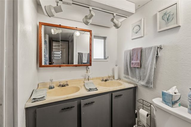 204 Eastside Lane, Montezuma, IA 50171