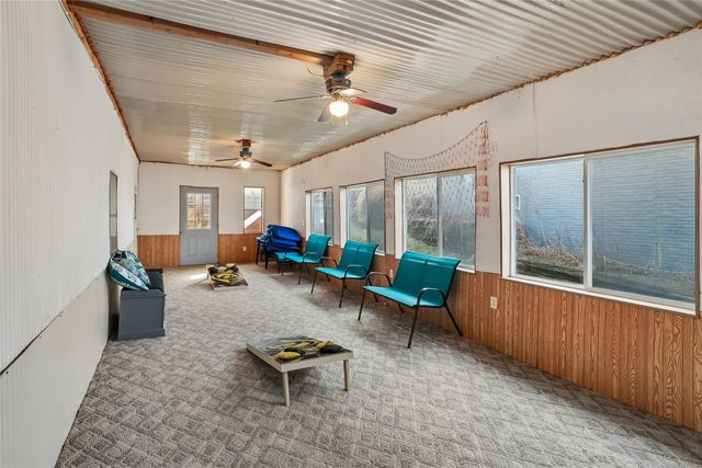 204 Eastside Lane, Montezuma, IA 50171