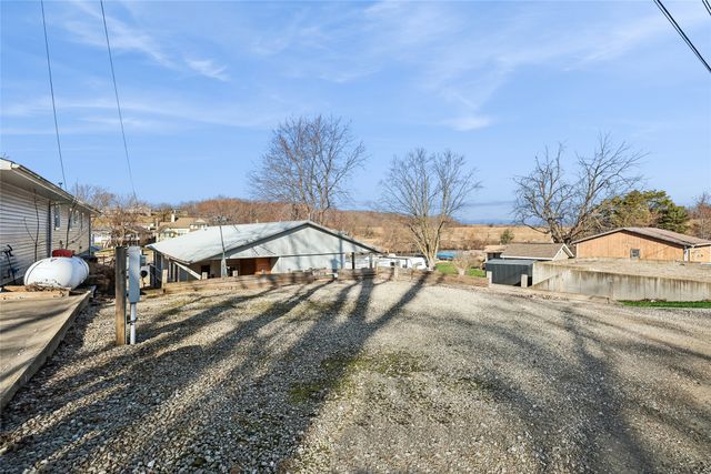 204 Eastside Lane, Montezuma, IA 50171