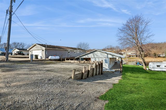 204 Eastside Lane, Montezuma, IA 50171