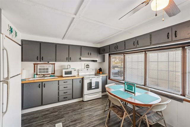 204 Eastside Lane, Montezuma, IA 50171