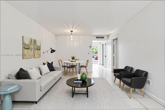 2200 Park Ln 109, Hollywood, FL 33021