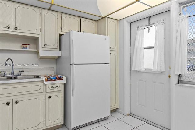 2200 Park Ln 109, Hollywood, FL 33021