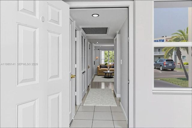 2200 Park Ln 109, Hollywood, FL 33021