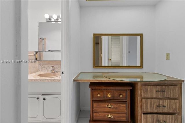 2200 Park Ln 109, Hollywood, FL 33021