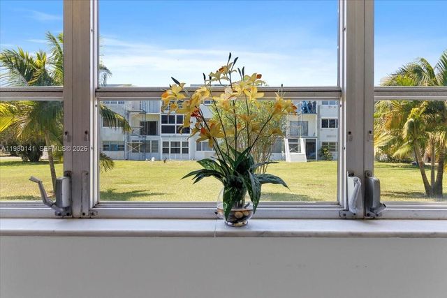 2200 Park Ln 109, Hollywood, FL 33021