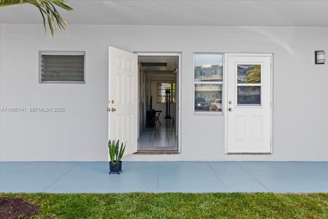 2200 Park Ln 109, Hollywood, FL 33021