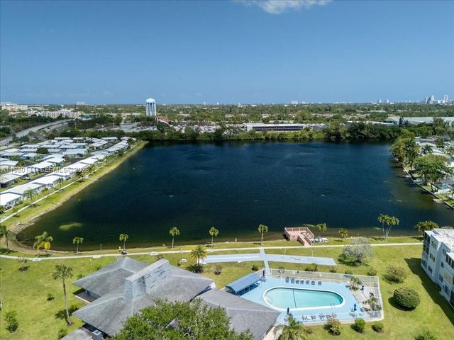 2200 Park Ln 109, Hollywood, FL 33021