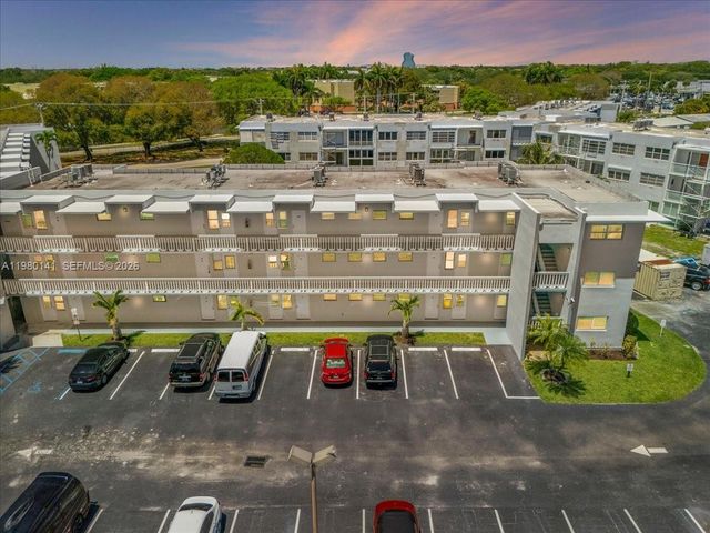 2200 Park Ln 109, Hollywood, FL 33021