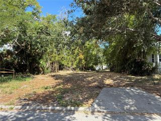 3027 W HELEN AVENUE, Tampa, FL 33611