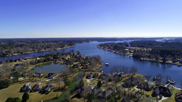 22 Ridge Lake Drive, Manning, SC 29102