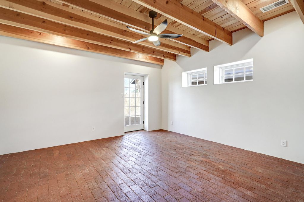 Image 11 of property listing at 3100 Los Anayas Road NW, Albuquerque, NM 87104