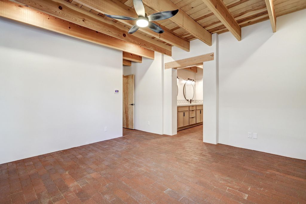 Image 12 of property listing at 3100 Los Anayas Road NW, Albuquerque, NM 87104